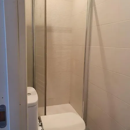 Studio Or With Private Bathroom Or With Shared Bathroom דירה *