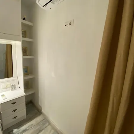Studio Or With Private Bathroom Or With Shared Bathroom *