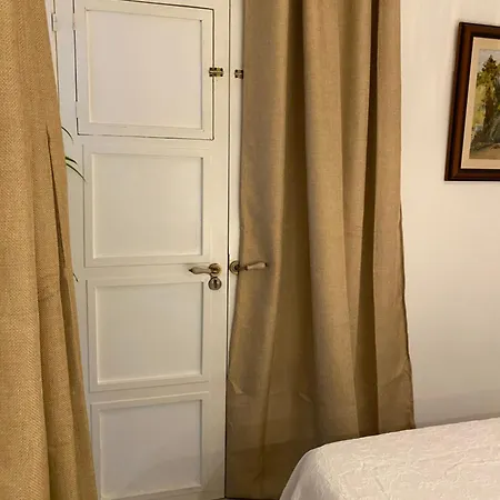 Studio Or With Private Bathroom Or With Shared Bathroom