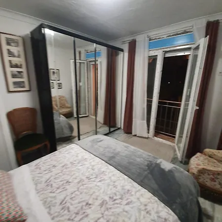 Studio Or With Private Bathroom Or With Shared Bathroom דירה