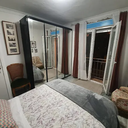 דירה Studio Or With Private Bathroom Or With Shared Bathroom ברצלונה