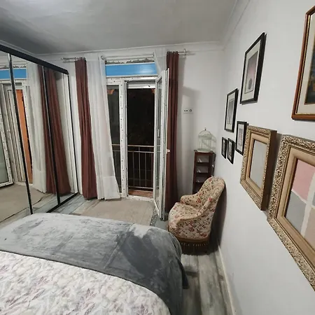 Studio Or With Private Bathroom Or With Shared Bathroom דירה