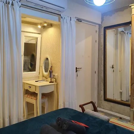 Studio Or With Private Bathroom Or With Shared Bathroom דירה *