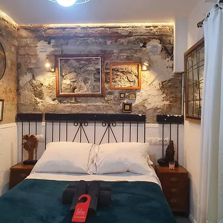 דירה Studio Or With Private Bathroom Or With Shared Bathroom ברצלונה