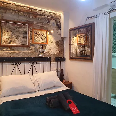 דירה Studio Or With Private Bathroom Or With Shared Bathroom ברצלונה