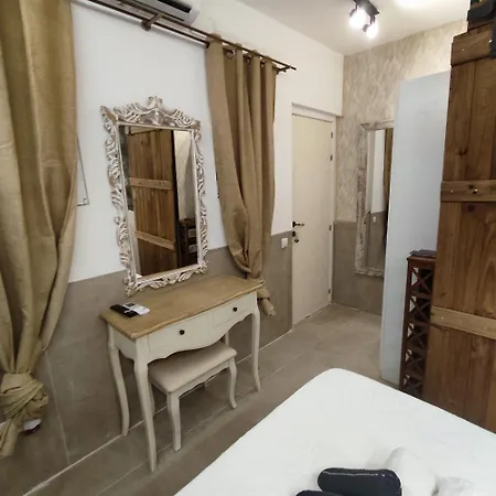 Studio Or With Private Bathroom Or With Shared Bathroom דירה *