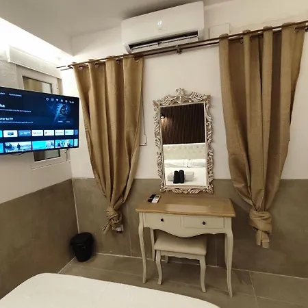Studio Or With Private Bathroom Or With Shared Bathroom דירה *